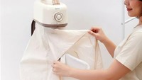 Cucian Nggak Kering-Kering Saat Hujan? 5 Cara Pakai Pengering Baju Gantung 