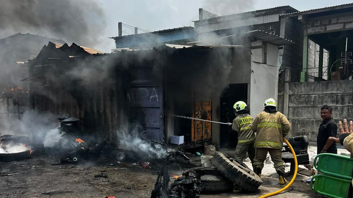 Bengkel Terbakar di Jakut Dipicu Tangki Motor Bocor, Kerugian Rp 75 Juta — NadiKabar.com