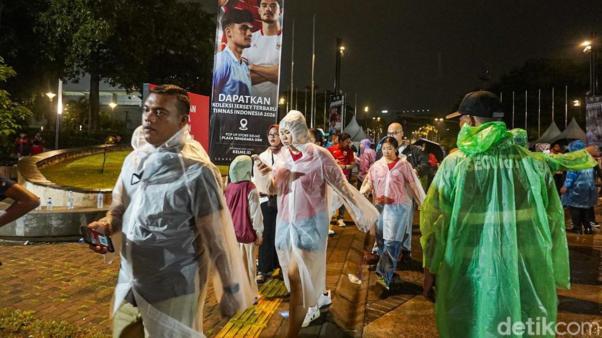 Jelang Indonesia vs Bangladesh, Ribuan Suporter Terobos Gerimis Menuju GBK — NadiKabar.com