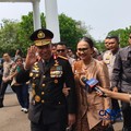 Kapolri Jenderal Listyo Sigit Prabowo didampingi Istri tiba di Istana Negara, Jakarta, Kamis (1/10/2026). (CNBC Indonesia/Emir Yanwardhana)