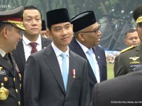 Kepala Kepolisian Republik Indonesia Listyo Sigit Prabowo saat berbincang dengan Wakil Presiden RI, Gibran Rakabuming dalam Upacara peringatan Hari Kesaktian Pancasila di Monumen Pancasila Sakti, Lubang Buaya, Jakarta Timur, Kamis (1/10/2026). (Tangk