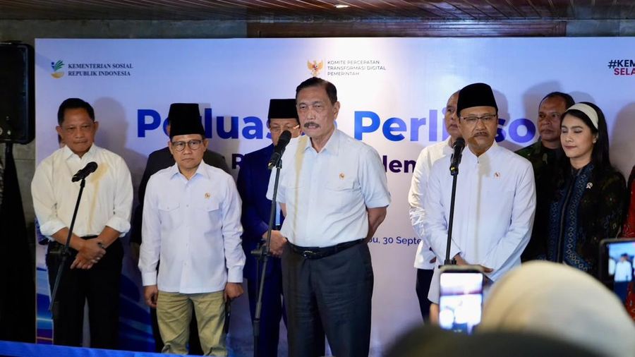 Ketua Dewan Ekonomi Nasional (DEN) Luhut Binsar Pandjaitan saat menyampaikan Rapat Tingkat Menteri terkait percepatan Bansos Digital, Rabu (1/9/2026). (Dok. Humas KPTDP)