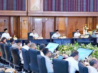 Ketua Dewan Ekonomi Nasional (DEN) Luhut Binsar Pandjaitan saat menyampaikan Rapat Tingkat Menteri terkait percepatan Bansos Digital, Rabu (1/9/2026). (Dok. Humas KPTDP)
