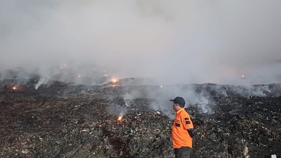 Kondisi kebakaran TPA Jatibarang, Kecamatan Mijen, Kamis (1/10/2026) pagi ini. dok. (Damkar Kota Semarang)