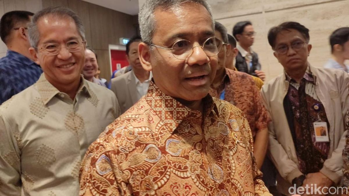 Suahasil Kenang Frans Seda, Hadapi Inflasi RI yang Tembus 650% — NadiKabar.com