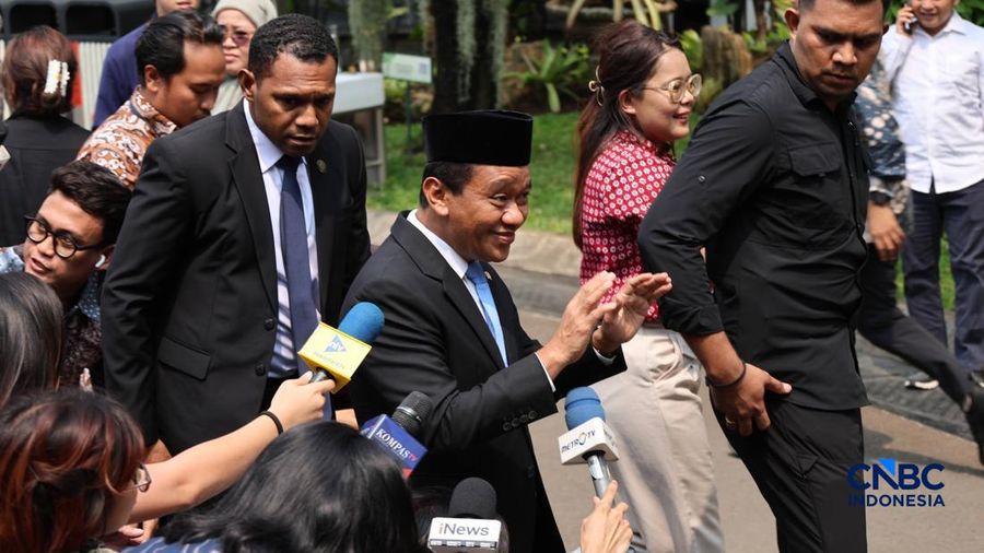 Menteri ESDM, Bahlil Lahadalia saat tiba di Istana Negara, Jakarta, Kamis (1/10/2026). (CNBC Indonesia/Muhammad Sabki)