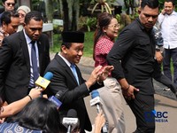 Menteri ESDM, Bahlil Lahadalia saat tiba di Istana Negara, Jakarta, Kamis (1/10/2026). (CNBC Indonesia/Muhammad Sabki)
