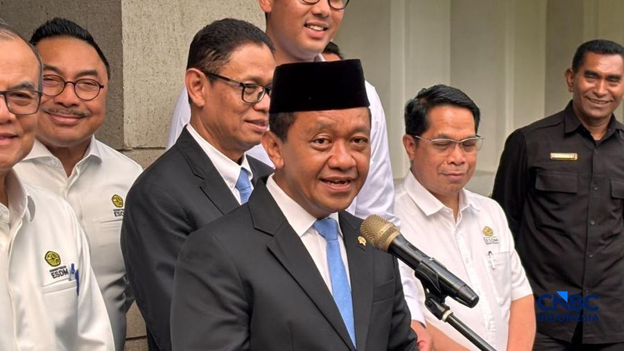 Menteri Koordiantor Bidang Hilirisasi dan Transisi Energi Sekaligus Menteri ESDM Bahlil Lahadalia saat konferensi pers di Kementerian ESDM, Jakarta, Kamis (01/10/2026). (CNBC Indonesia/Firda Dwi Muliawati)