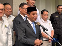 Menteri Koordiantor Bidang Hilirisasi dan Transisi Energi Sekaligus Menteri ESDM Bahlil Lahadalia saat konferensi pers di Kementerian ESDM, Jakarta, Kamis (01/10/2026). (CNBC Indonesia/Firda Dwi Muliawati)