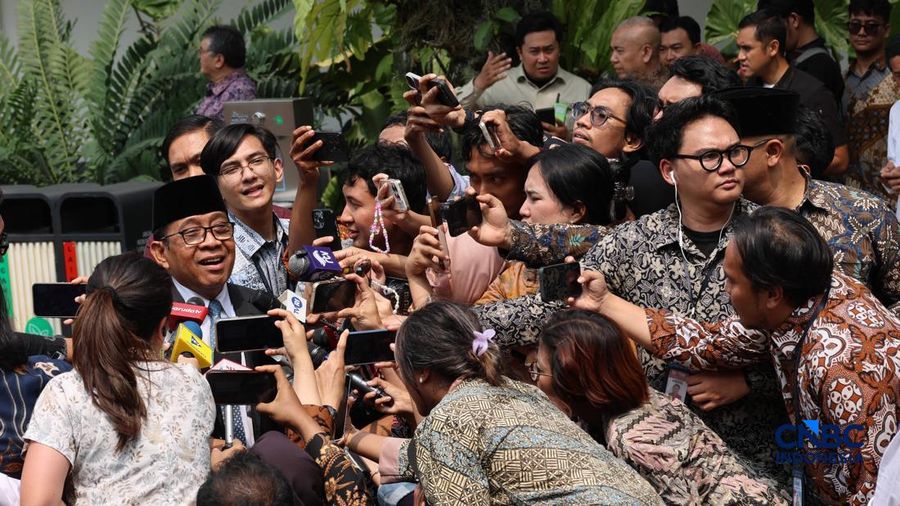 Menteri Koordinator Pembangunan Manusia & Kebudayaan (PMK), Pratikno saat tiba di Istana Negara, Jakarta, Kamis (1/10/2026). (CNBC Indonesia/Muhammad Sabki)