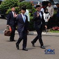 Menteri Luar Negeri Sugiono dan Wakil Menteri Luar Negeri Arrmanatha Nasir tiba di Istana Negara, Jakarta, Kamis (1/10/2026). (CNBC Indonesia/Muhammad Sabki)