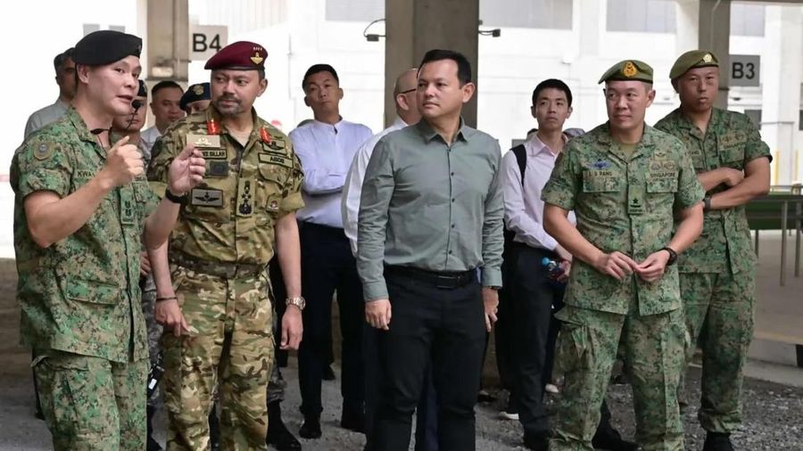 Menteri Negara Senior Pertahanan Singapura Zaqy Mohamad menerima kunjungan Pangeran Haji Al-Muhtadee Billah, Putra Mahkota sekaligus Menteri Senior di Kantor Perdana Menteri Brunei Darussalam, ke SAFTI City, Singapura.