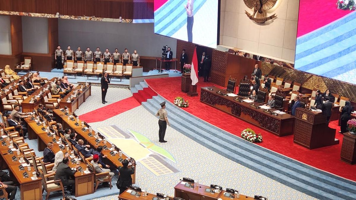 Momen Komjen Suyudi Dikenalkan di Paripurna DPR Usai Disetujui Jadi Kapolri — NadiKabar.com