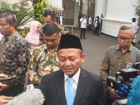 Muhammad sarmuji saat menyampaikan keterangan kepada awak media usai dilantik Presiden Prabowo Subianto sebagai Menteri Perindustrian di Istana Negara, Jakarta, Kamis (1/10/2026). (CNBC Indonesia/Emir Yanwardhana)