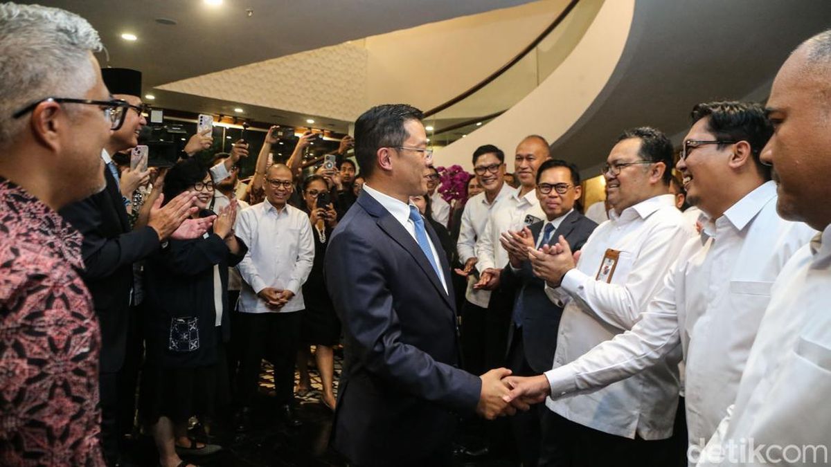 Naik Kelas Jadi Menko, Sugiono Disambut 'Selamat Pak Menko' di Kemlu — NadiKabar.com