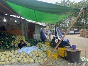 Imbas Demo Sopir Truk, Pedagang Pasar Jagir Sambat Sepi Pembeli