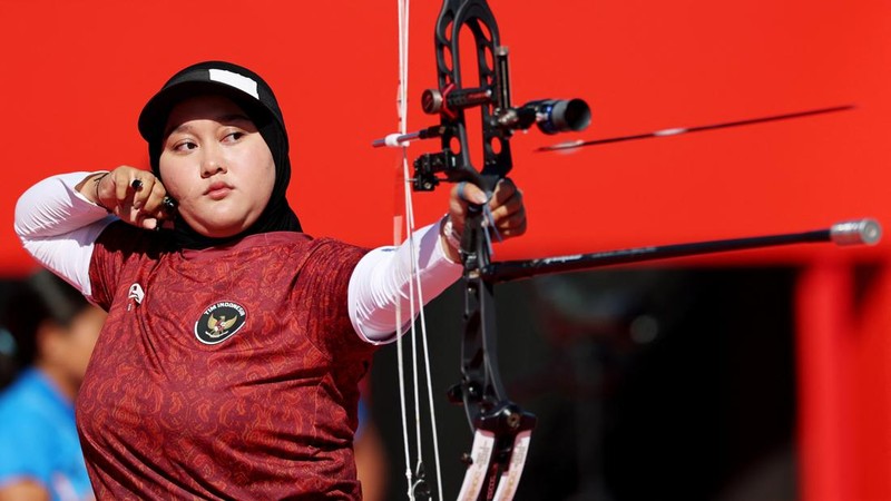 Pemain Indonesia Nurisa Dian Ashrifah beraksi saat menghadapi pemain India Chikitha Taniparthi pada perempat final nomor individu compound putri panahan Asian Games Aichi-Nagoya 2026, di Okazaki Central Park Multipurpose Square, Okazaki, Jepang, (1/1