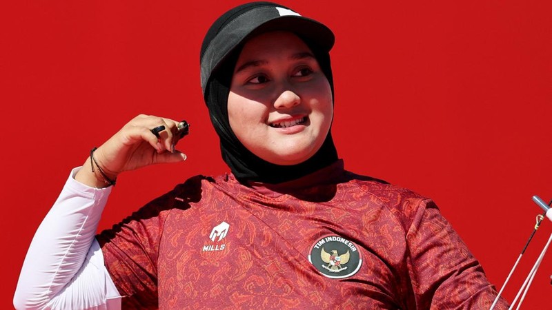 Pemain Indonesia Nurisa Dian Ashrifah bereaksi saat menghadapi pemain Filipina Amaya Amparo Cojuangco pada perebutan medali emas nomor individu compound putri panahan Asian Games Aichi-Nagoya 2026, di Okazaki Central Park Multipurpose Square, Okazaki, Jepang, (1/10/2026).