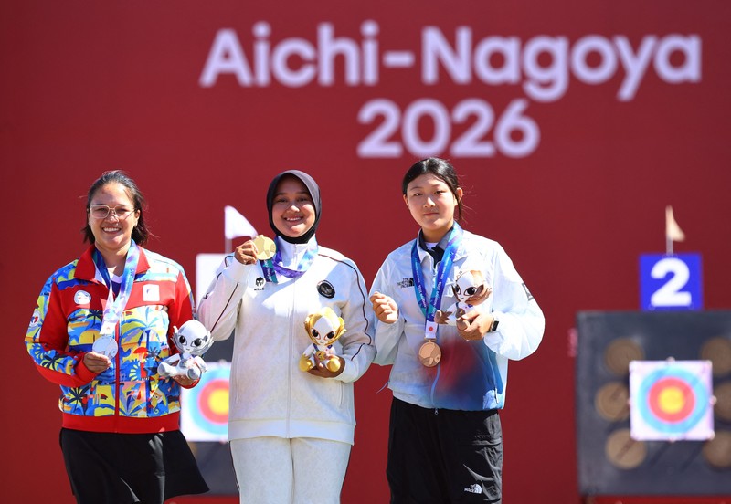 Pemain Indonesia Nurisa Dian Ashrifah beraksi saat menghadapi pemain India Chikitha Taniparthi pada perempat final nomor individu compound putri panahan Asian Games Aichi-Nagoya 2026, di Okazaki Central Park Multipurpose Square, Okazaki, Jepang, (1/10/2026). (REUTERS/Anushree Fadnavis)