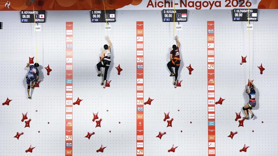 Pemain Jepang Ren Koyamatsu, pemain Korea Selatan Jimin Jeong, pemain Indonesia Desak Made Rita Kusuma Dewi, dan pemain Kazakhstan Tamara Ulzhabayeva beraksi pada semifinal nomor speed 4 putri panjat tebing Asian Games Aichi-Nagoya 2026, di Nagoya International Exhibition Hall, Nagoya, Jepang, (30/9/2026).