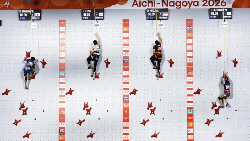 Pemain Jepang Ren Koyamatsu, pemain Korea Selatan Jimin Jeong, pemain Indonesia Desak Made Rita Kusuma Dewi, dan pemain Kazakhstan Tamara Ulzhabayeva beraksi pada semifinal nomor speed 4 putri panjat tebing Asian Games Aichi-Nagoya 2026, di Nagoya International Exhibition Hall, Nagoya, Jepang, (30/9/2026).