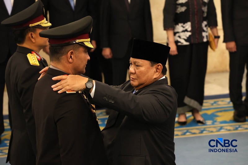 Presiden Prabowo Subianto melantik Kepala dan Wakil Kepala Kepolisian Negara RI di Istana Negara, Jakarta, Kamis (1/10/2026). (CNBC Indonesia/Muhammad Sabki)