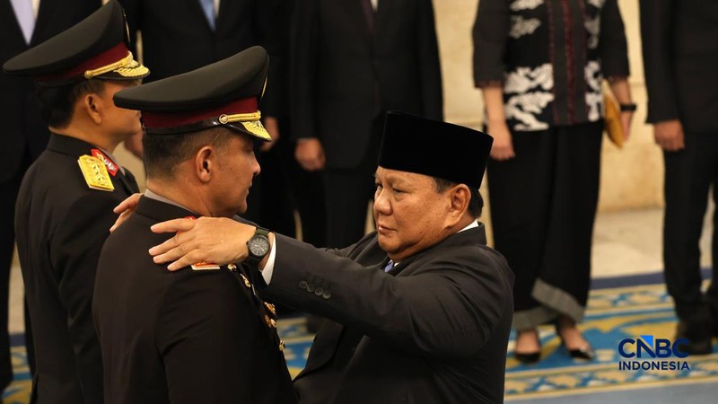 Presiden Prabowo Subianto melantik Kepala dan Wakil Kepala Kepolisian Negara RI di Istana Negara, Jakarta, Kamis (1/10/2026). (CNBC Indonesia/Muhammad Sabki)