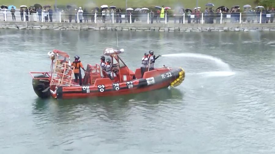 Seekor hiu yang terjebak di saluran air buatan manusia di kota pelabuhan Busan, Korea Selatan, telah menarik lebih dari 600.000 pengunjung. Hal tersebut dilaporkan media setempat pada Selasa (29/9/2026).