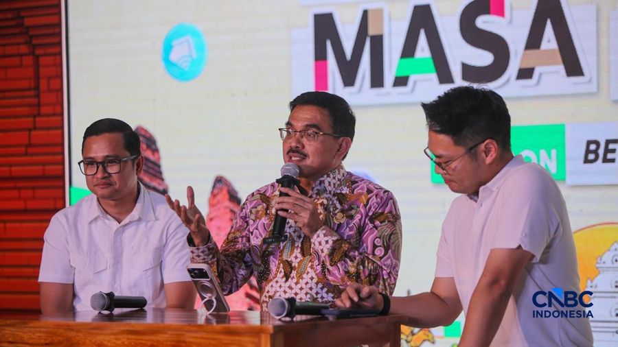 Sekretaris Daerah (Sekda) Pemerintah Kota Cirebon, Iing Daiman menyampaikan pemaparan dalam acara Kota Masa Depan #BeraniDigital di Kantor Wali Kota Cirebon, Jawa Barat, Kamis (1/10/2026). (CNBC Indonesia/Faisal Rahman)