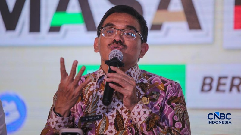 Sekretaris Daerah (Sekda) Pemerintah Kota Cirebon, Iing Daiman menyampaikan pemaparan dalam acara Kota Masa Depan #BeraniDigital di Kantor Wali Kota Cirebon, Jawa Barat, Kamis (1/10/2026). (CNBC Indonesia/Faisal Rahman)