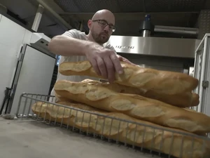 Perang Iran Bikin BBM Mahal, Bakery Prancis Kewalahan Panggang Baguette