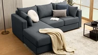Ruang Tamu Punya Sudut Kosong? Begini Cara Memilih Sofa L yang Pas