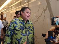 Menteri Koordinator Bidang Perekonomian, Airlangga Hartarto saat bertemu wartawan di Jakrata, Jumat (2/10/2026). (CNBC Indonesia/Emir Yanwardhana)