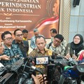 Menteri Perindustrian M Sarmuji saat bertemu wartawan di Jakarta, Jumat (2/10/2026). (CNBC Indonesia/Damiana Cut E)