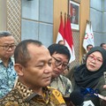 Menteri Perindustrian M Sarmuji saat bertemu wartawan di Jakarta, Jumat (2/10/2026). (CNBC Indonesia/Damiana Cut E)