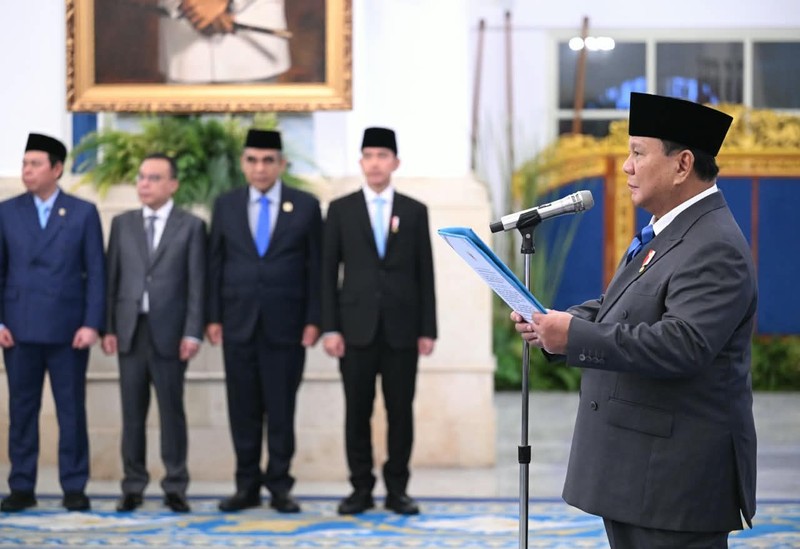 Presiden Prabowo Subianto mengankat Dewan Pertimbangan di Istana Negara, Jakarta, Jumat (2/10/2026). (Tangkapan Layar Youtube/Sekretariat Presiden)