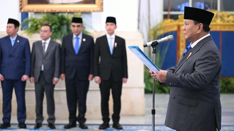 Presiden Prabowo Subianto melantik Anggota Dewan Pertimbangan Presiden RI di Istana Negara, Jakarta, Jumat (2/10/2026). (Dok. Sekretariat Presiden)