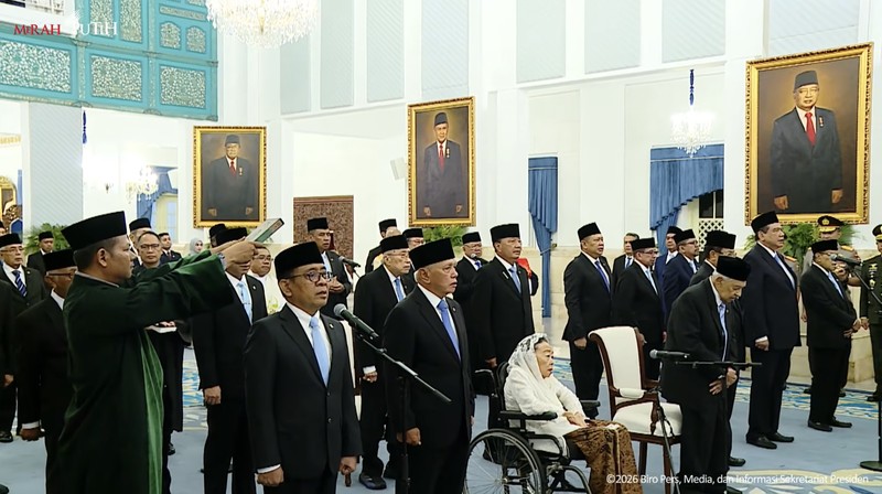 Presiden Prabowo Subianto mengankat Dewan Pertimbangan di Istana Negara, Jakarta, Jumat (2/10/2026). (Tangkapan Layar Youtube/Sekretariat Presiden)