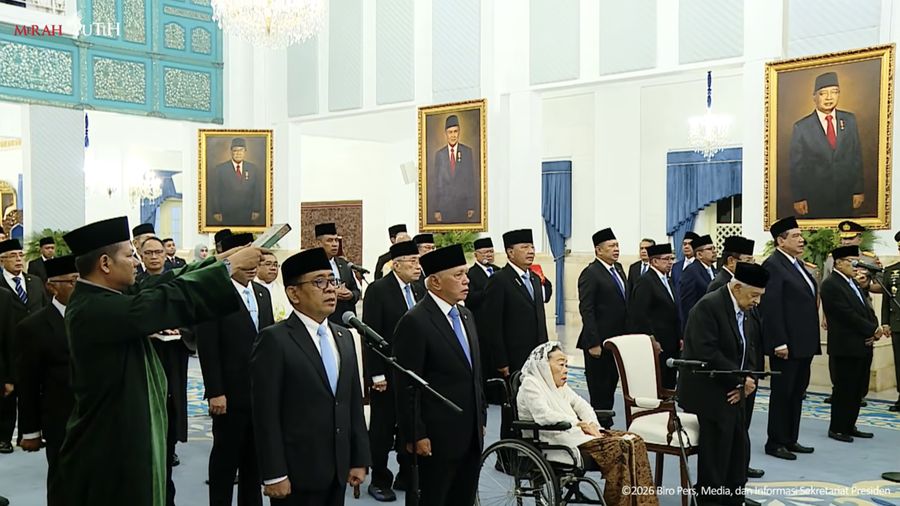 Presiden Prabowo Subianto mengankat Dewan Pertimbangan di Istana Negara, Jakarta, Jumat (2/10/2026). (Tangkapan Layar Youtube/Sekretariat Presiden)