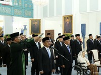 Presiden Prabowo Subianto mengankat Dewan Pertimbangan di Istana Negara, Jakarta, Jumat (2/10/2026). (Tangkapan Layar Youtube/Sekretariat Presiden)