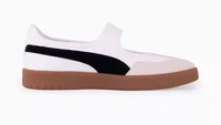 Sneakers Mary Jane Cocok Dipakai ke Mana Saja? 5 Cara Padu Padannya