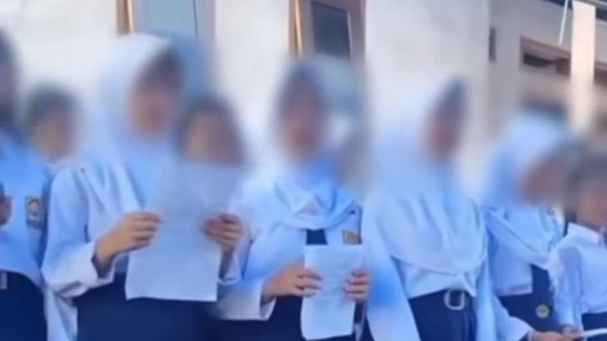 Viral Siswi SMP Berhijab di Luwu Nyanyi Rohani Saat Melayat di Rumah Teman — NadiKabar.com