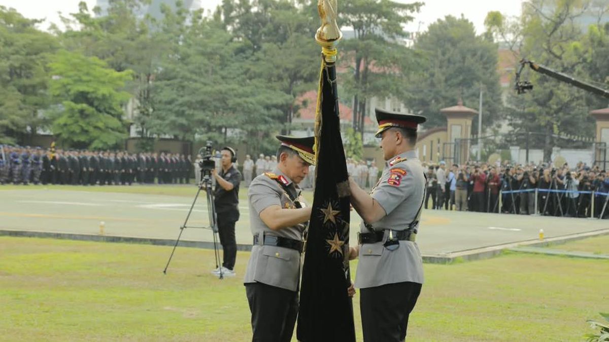 Terima Panji Tribrata, Jenderal Suyudi Ario Seto Resmi Pimpin Korps Bhayangkara — NadiKabar.com