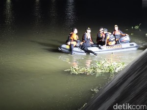 Pencarian Bocah Tenggelam di Banjir Kanal Barat Semarang Dilanjut Besok