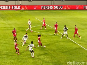 Kendal Tornado Tumbangkan Tuan Rumah Persis Solo 2-0