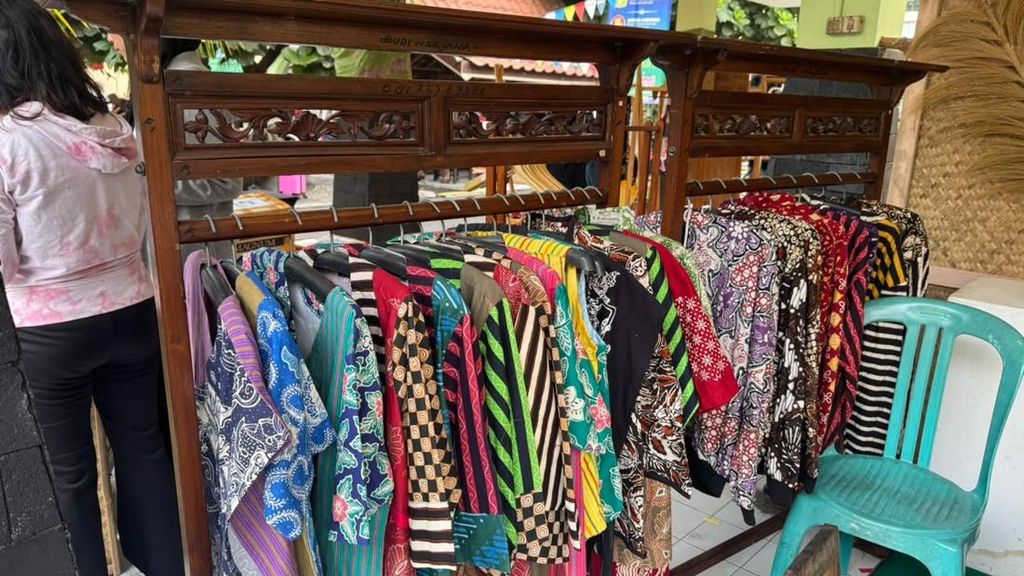 Buka Ruang Berkarya, Pertamina Bina 428 UMKM di Hari Batik Nasional
