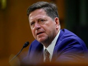 Trump Kerahkan Bos Intelijen untuk Menangkan Perang AI