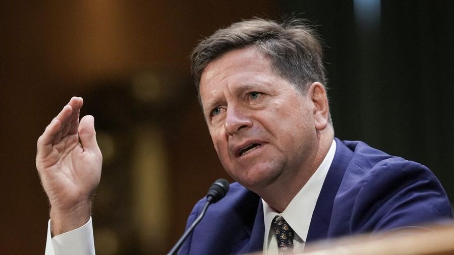 Jay Clayton, Jaksa AS untuk Distrik Selatan New York, memberikan kesaksian dalam sidang Komite Intelijen Senat terkait pencalonannya sebagai Direktur Intelijen Nasional, di Capitol Hill, Washington, D.C., pada 15 Juli 2026. (Ken Cedeno / AFP)