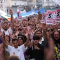 Para demonstran melakukan pawai di beberapa kota di Spanyol pada hari Sabtu (3/10/2026) sehari setelah parlemen menolak dua dekret pemerintah yang bertujuan memberikan perlindungan lebih kuat bagi penyewa. (REUTERS/Alejandro Martinez Velez)