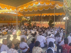 Puluhan Warga Ikuti Sapuh Leger Massal di Karangasem